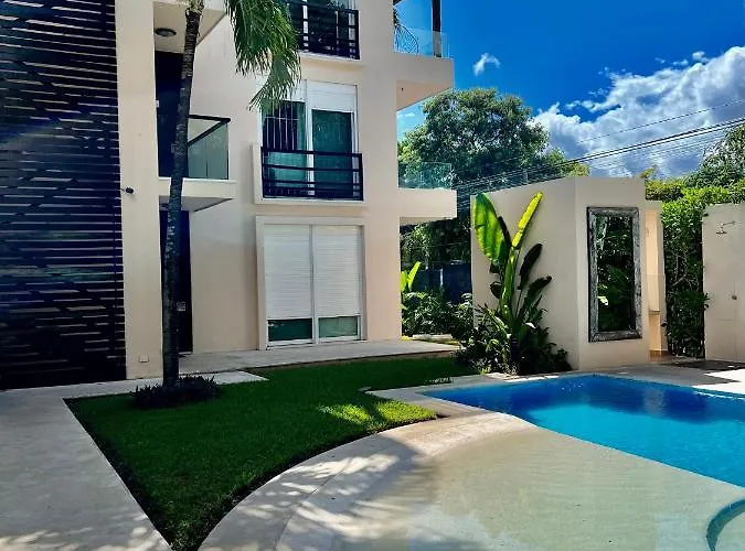 5th Avenue Oasis 8 Personas *