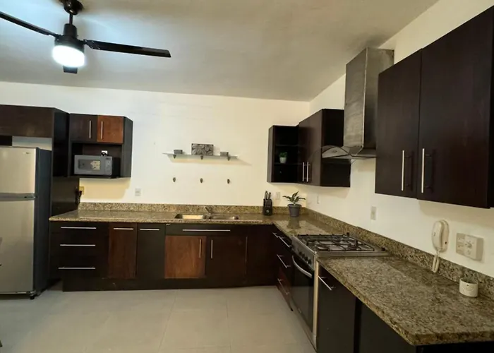 5th Avenue Oasis 8 Personas *